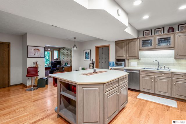 8519 N 48th Circle, Omaha, NE 68152