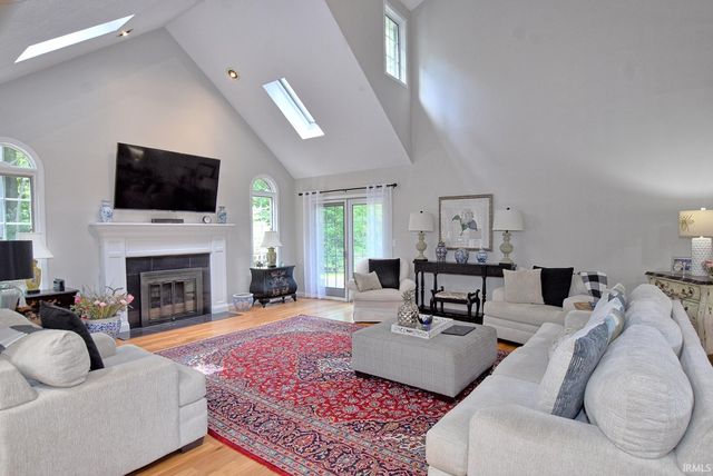 305 Key West Drive, Evansville, IN 47712