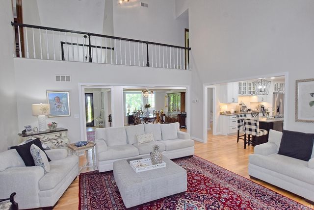 305 Key West Drive, Evansville, IN 47712