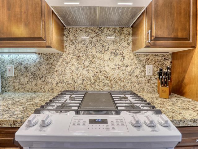 37669 Breeze Way, Palm Desert, CA 92211