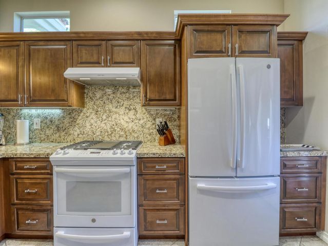 37669 Breeze Way, Palm Desert, CA 92211