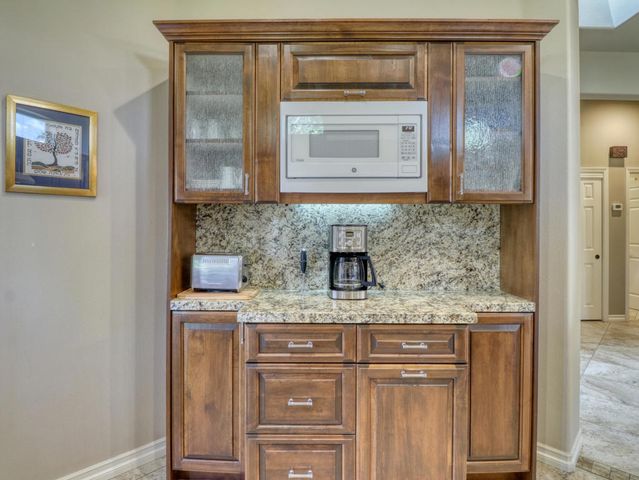 37669 Breeze Way, Palm Desert, CA 92211