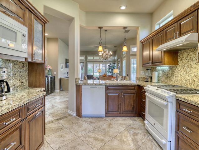 37669 Breeze Way, Palm Desert, CA 92211
