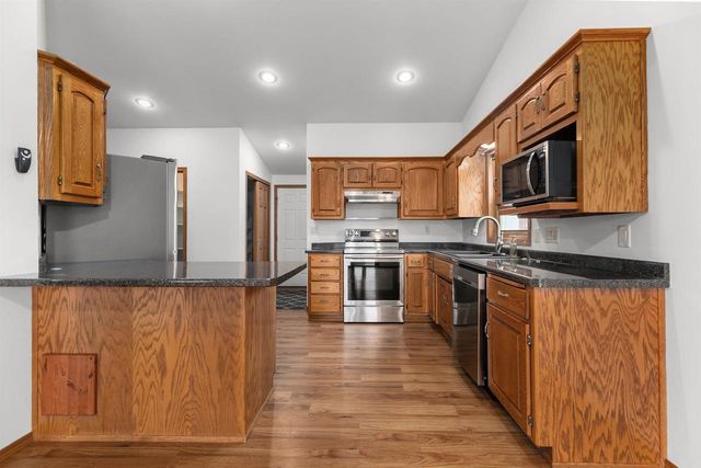 2003 Deer Haven Drive, Menasha, WI 54952