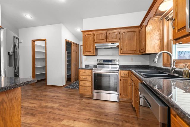 2003 Deer Haven Drive, Menasha, WI 54952