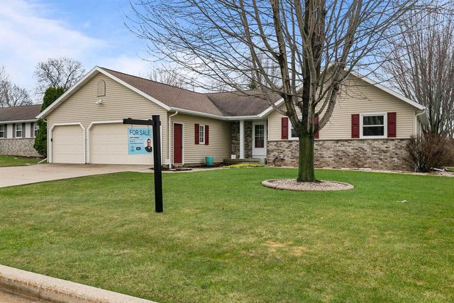 2003 Deer Haven Drive, Menasha, WI 54952