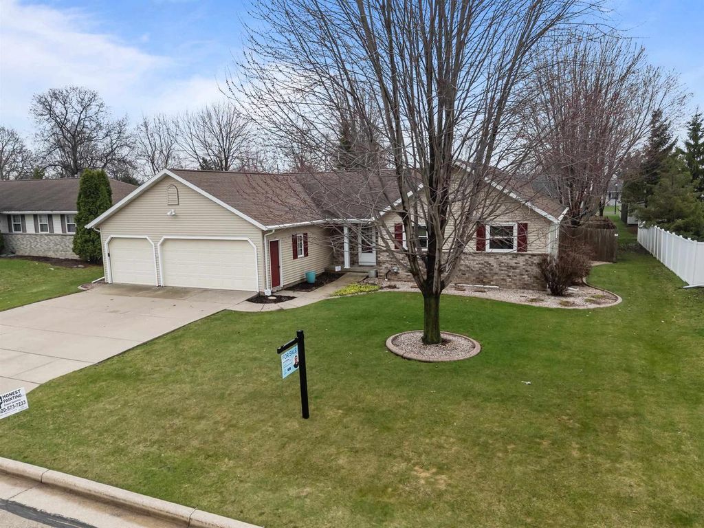 2003 Deer Haven Drive, Menasha, WI 54952