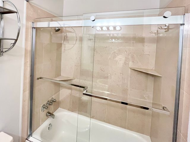 100 E Walton Place 14A, Chicago, IL 60611