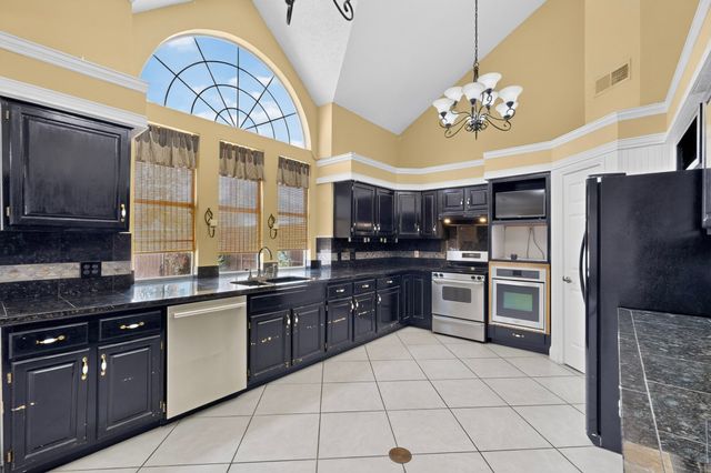 542 Clayton Street, Grand Prairie, TX 75052
