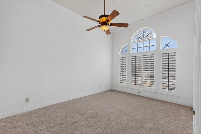 542 Clayton Street, Grand Prairie, TX 75052