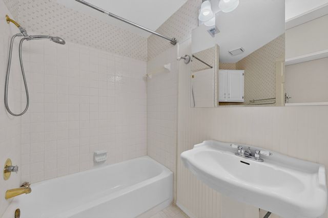 542 Clayton Street, Grand Prairie, TX 75052
