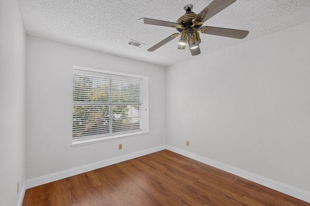 542 Clayton Street, Grand Prairie, TX 75052