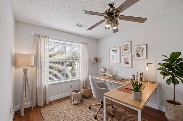 542 Clayton Street, Grand Prairie, TX 75052