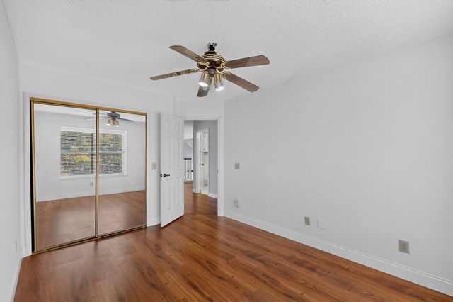 542 Clayton Street, Grand Prairie, TX 75052