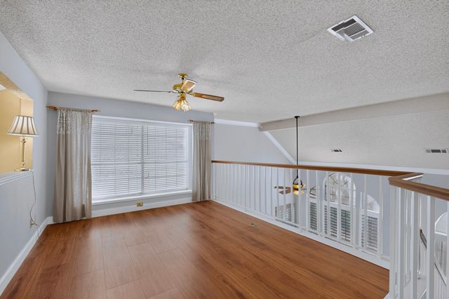 542 Clayton Street, Grand Prairie, TX 75052