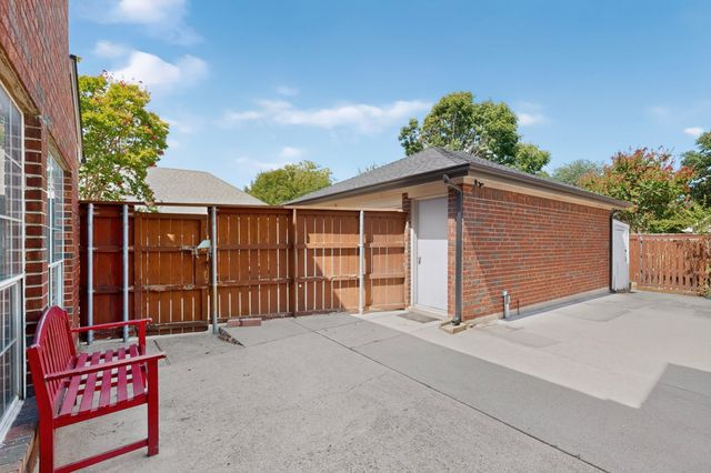 542 Clayton Street, Grand Prairie, TX 75052