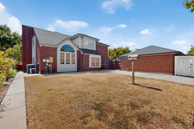 542 Clayton Street, Grand Prairie, TX 75052