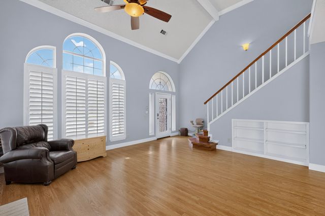 542 Clayton Street, Grand Prairie, TX 75052