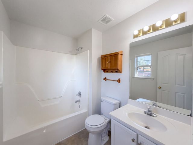1303 St Hubbins Dr, La Vergne, TN 37086