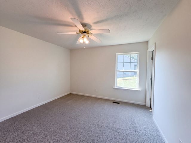 1303 St Hubbins Dr, La Vergne, TN 37086