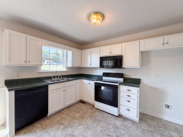1303 St Hubbins Dr, La Vergne, TN 37086