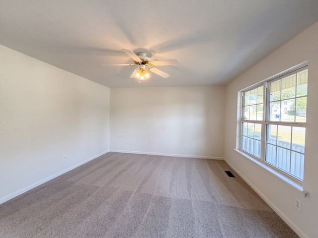 1303 St Hubbins Dr, La Vergne, TN 37086