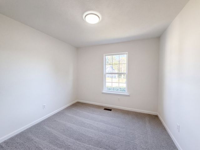 1303 St Hubbins Dr, La Vergne, TN 37086