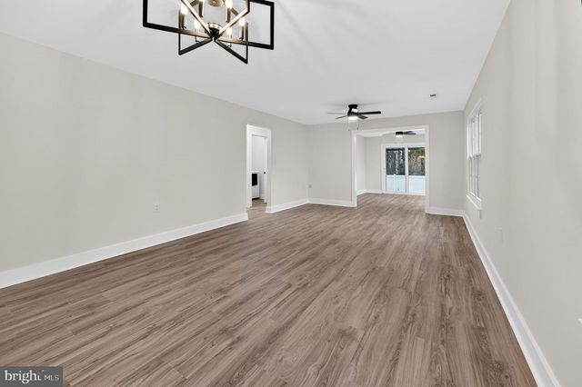 36 LAKEBRIDGE DR, Woodbury, NJ 08096