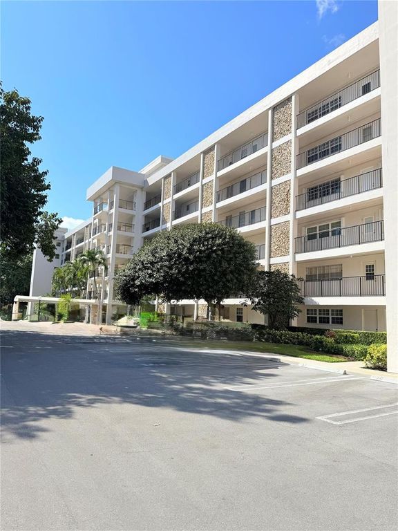 2801 N Palm Aire Drive 604, Pompano Beach, FL 33069