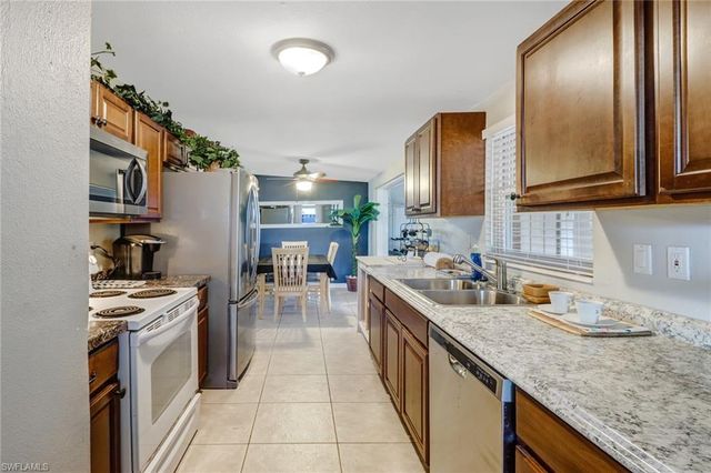 2140 Harbor LN, Naples, FL 34104