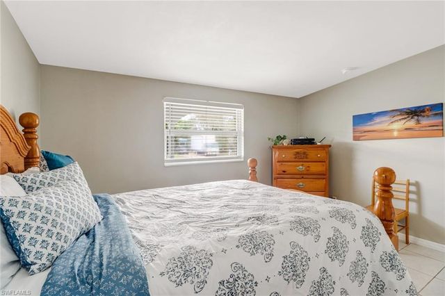 2140 Harbor LN, Naples, FL 34104