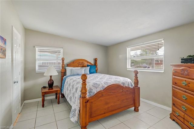 2140 Harbor LN, Naples, FL 34104