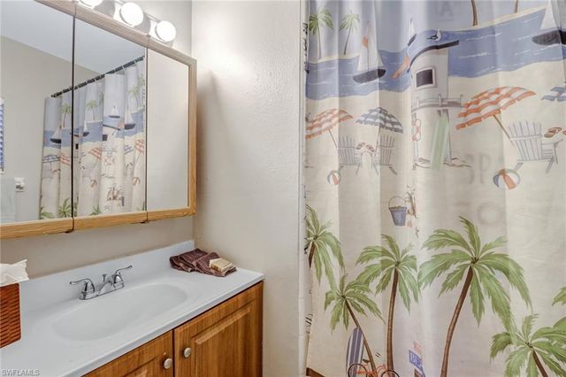 2140 Harbor LN, Naples, FL 34104