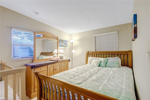 2140 Harbor LN, Naples, FL 34104