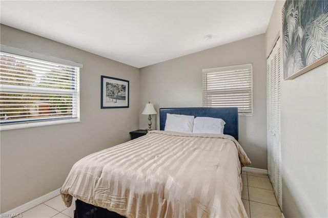 2140 Harbor LN, Naples, FL 34104