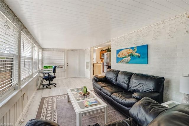 2140 Harbor LN, Naples, FL 34104