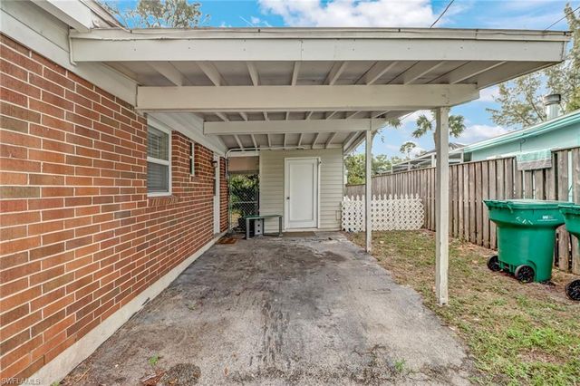 2140 Harbor LN, Naples, FL 34104