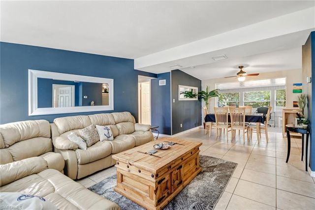 2140 Harbor LN, Naples, FL 34104