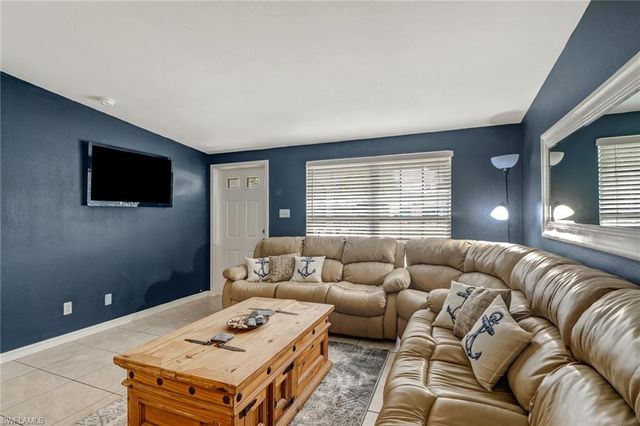 2140 Harbor LN, Naples, FL 34104
