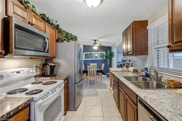 2140 Harbor LN, Naples, FL 34104