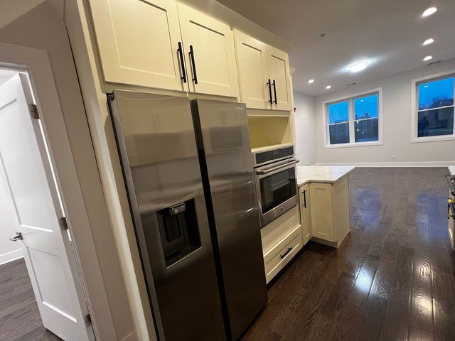 4819 Main Street 202, Skokie, IL 60077