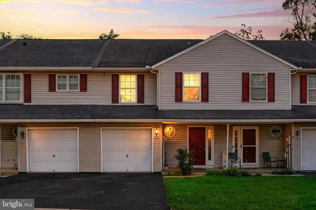 5772 HIDDEN LAKE DR, Harrisburg, PA 17111