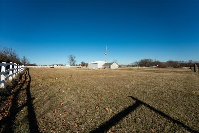 13751 W 243Rd Street, Louisburg, KS 66053