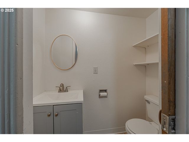 67538 E BAY Rd, North Bend, OR 97459