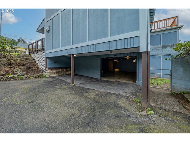 67538 E BAY Rd, North Bend, OR 97459