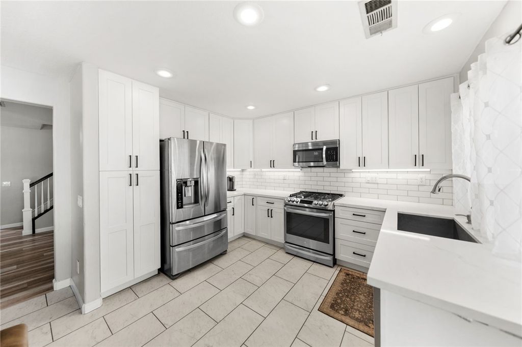 26840 Redwood, Murrieta, CA 92563 — photo 4
