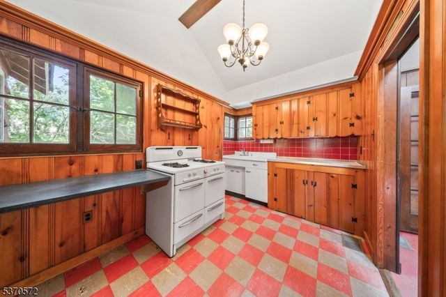 209 Alturas Rd, Vernon Twp., NJ 07422