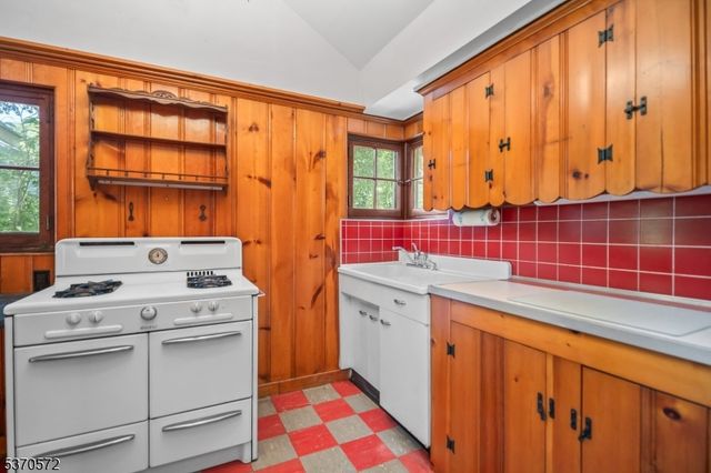 209 Alturas Rd, Vernon Twp., NJ 07422