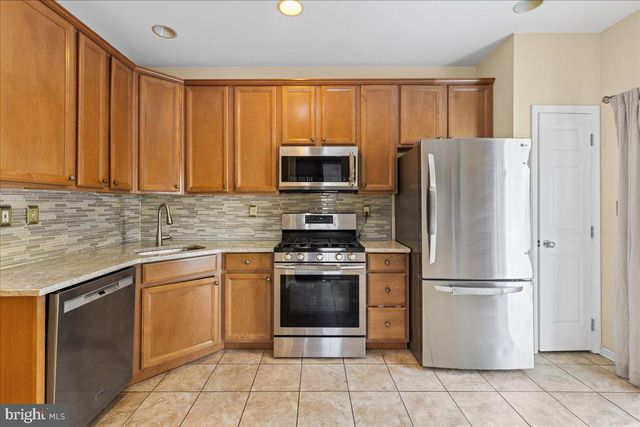 246 BRINLEY DR, Pennington, NJ 08534