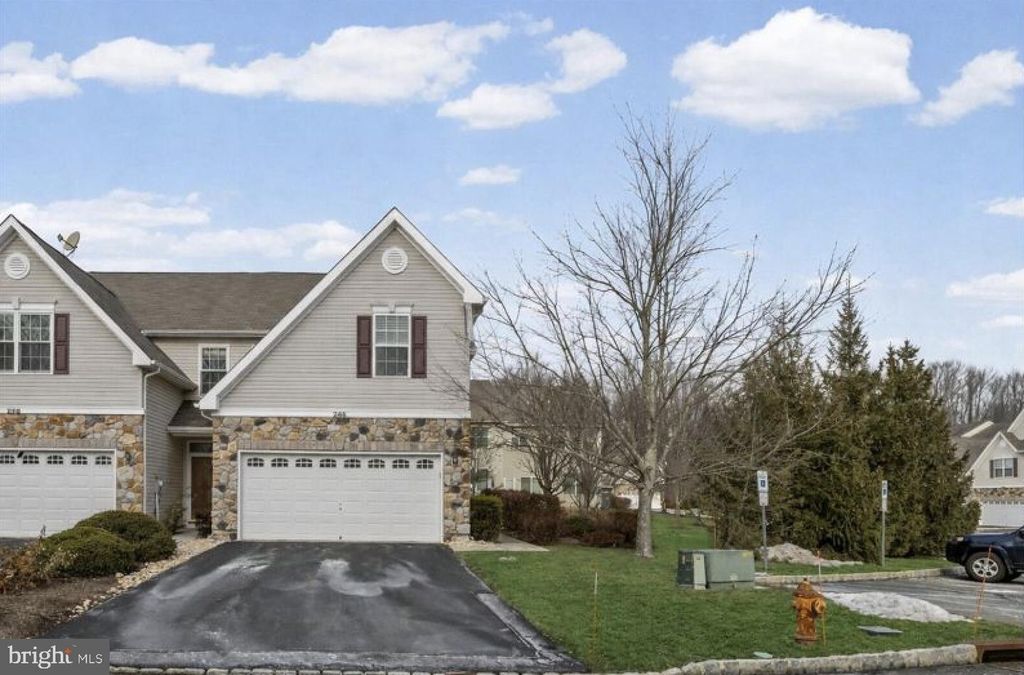 246 BRINLEY DR, Pennington, NJ 08534
